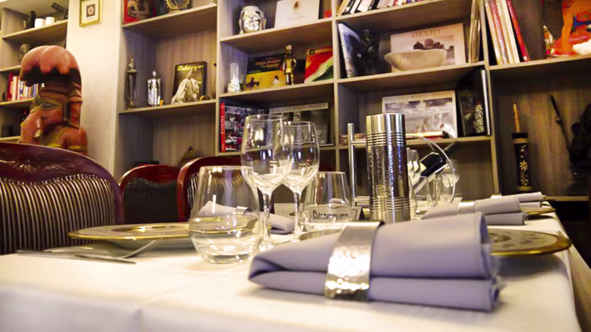 Salle elegante du restaurant Mangalore Lounge